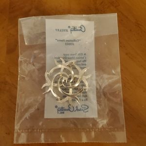 Vintage Sarah Coventry gold tone brooch